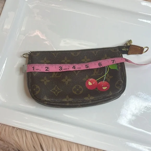 LOUIS VUITTON CHERRY 🍒 MURIKAMI POCHETTE VINTAGE - Picture 2 of 10